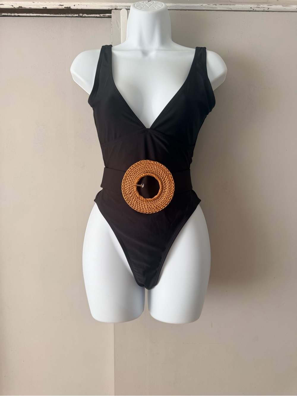 PrettyLittleThing Black One-Piece with belt detail - Picture 3 of 6